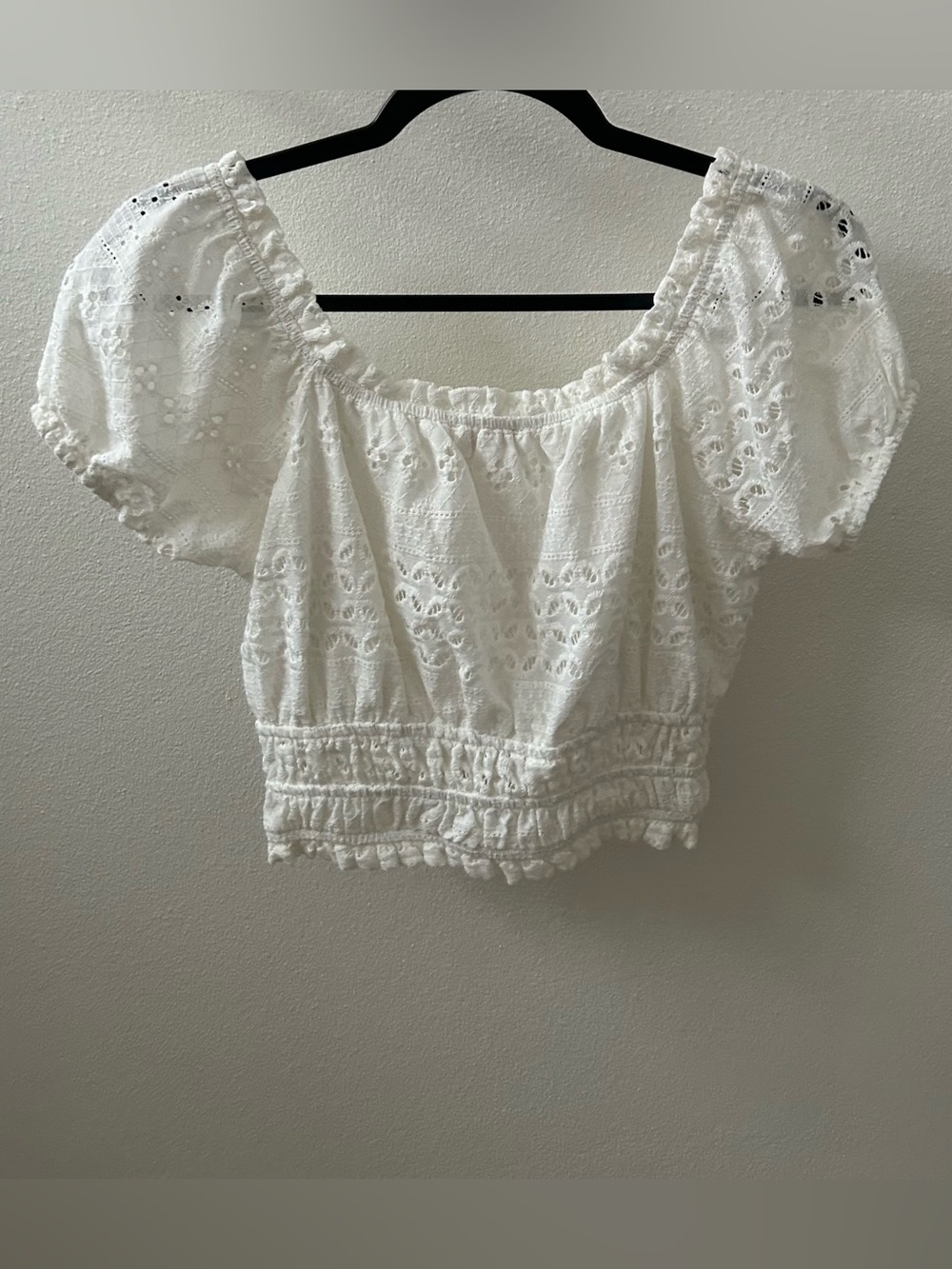 NWOT White Eyelet Puff-Sleeve Crop Top - Picture 2 of 4